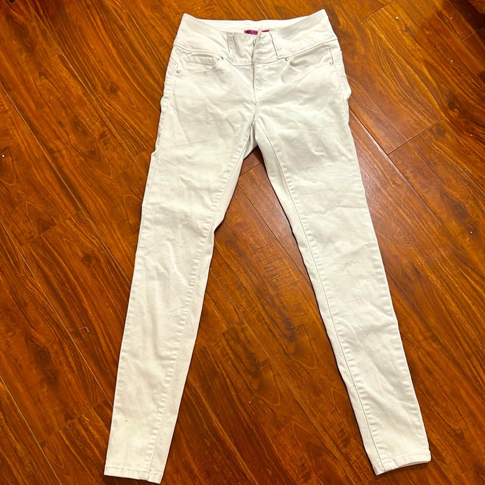 White, juniors size 1 ,skinny jeans …Brand: WAX JEANS